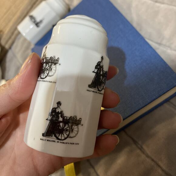 Shannonbridge Potteries Ireland Molly Malone St Patrick’s Salt Pepper Shakers - Picture 8 of 8